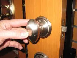 Locksmith Master Store Dearborn Heights, MI 313-899-7798 - door-unlock